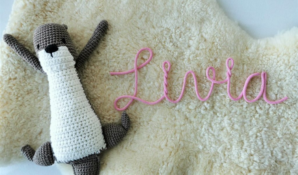 Livia mit Otter Name Schriftzug