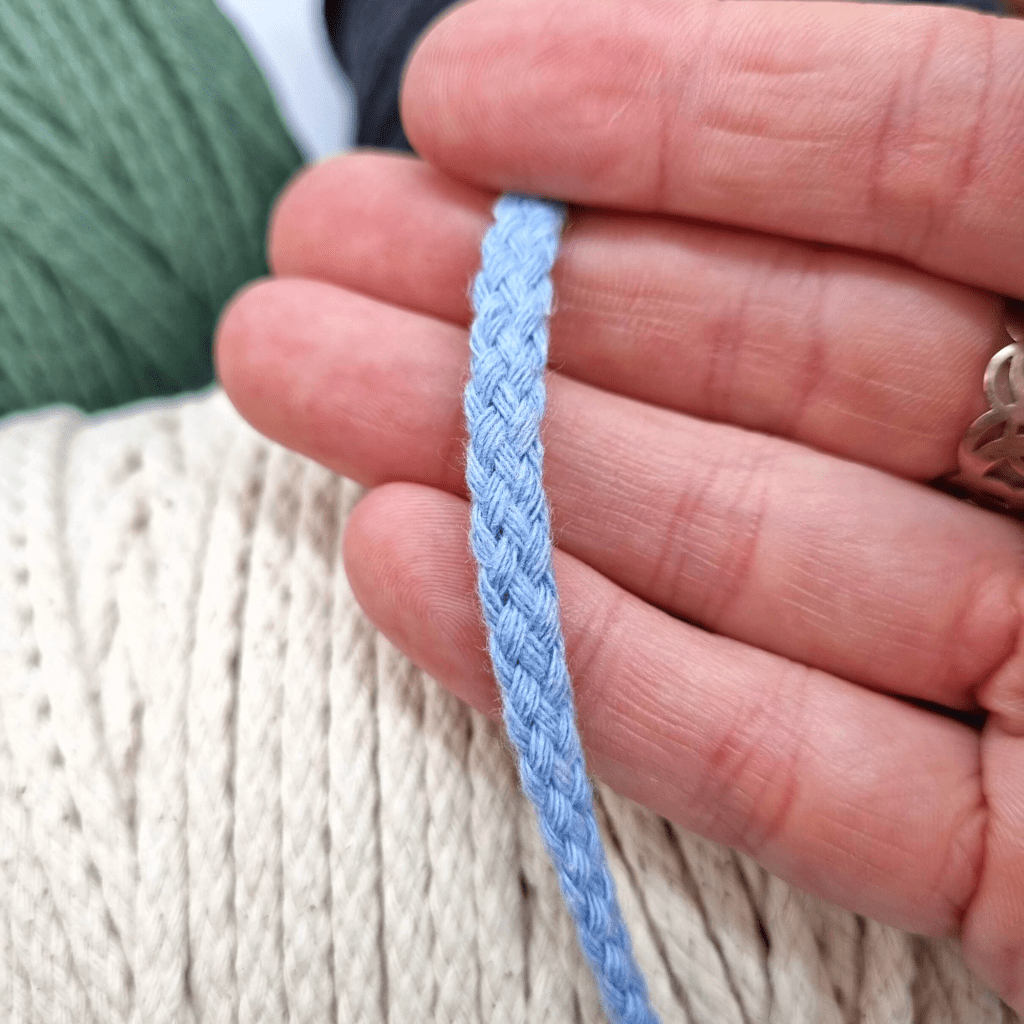 Knüpfgarn hellblau