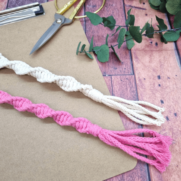 Kinder DIY-Makramée Anhänger Videoanleitung - Entenhausen – Bild 3