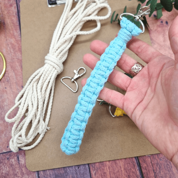 Kinder Makramée DIY-Set Schlüsselband Schlaufe- Wunderland – Bild 4
