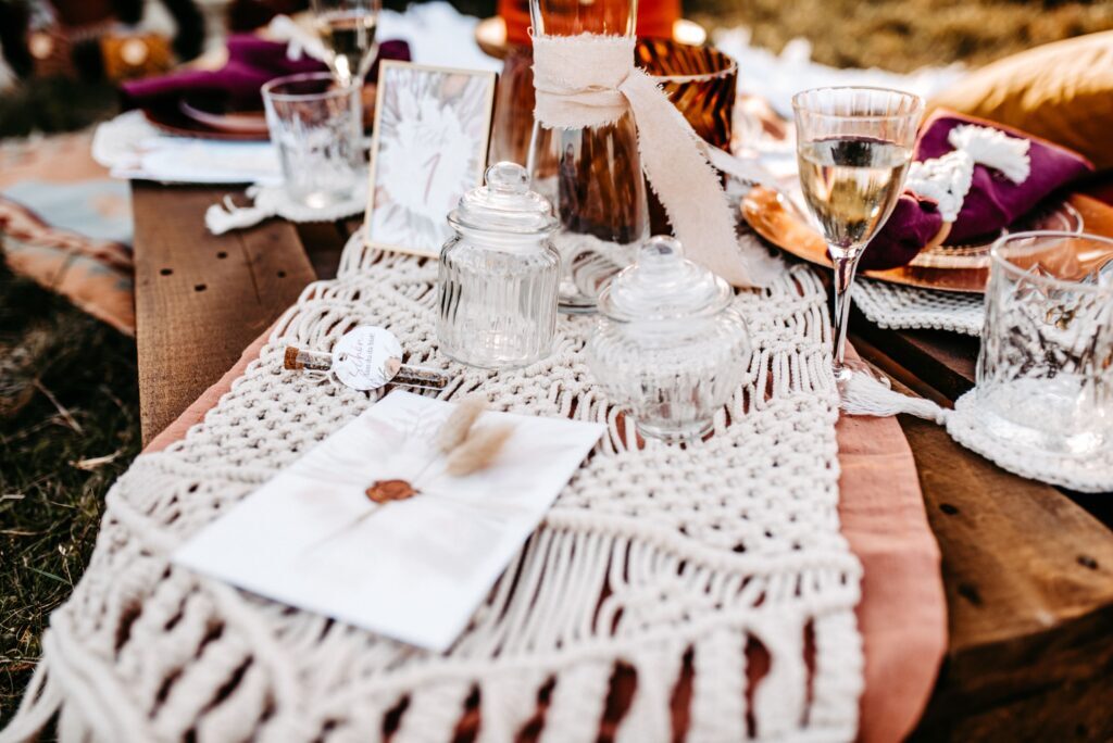 Makramée Tischläufer Details Picknick Boho Wedding