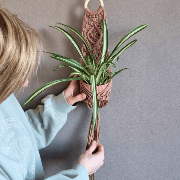 Makramee Blumenampel Anleitung einfach - Blumenampel selber machen mit Videoanleitung Download | Blumen Ampel knüpfen DIY – Bild 7